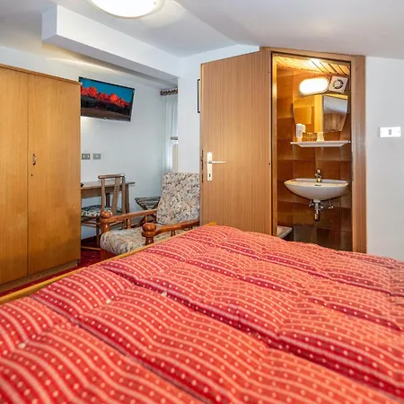Mary Hotel 2*